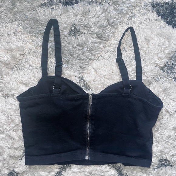 Tilly’s zip up crop top - Picture 2 of 3